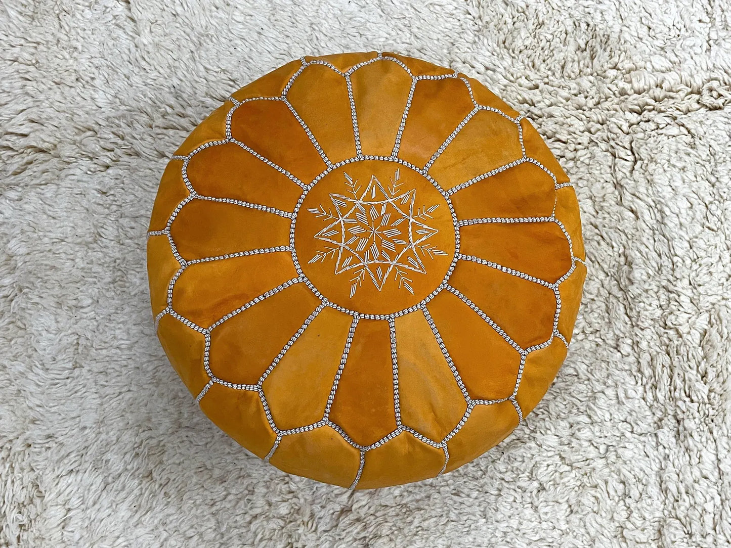 Pouf Marocain en Cuir Authentique – Fait Main avec Couture Blanche | Housse Non Remplie