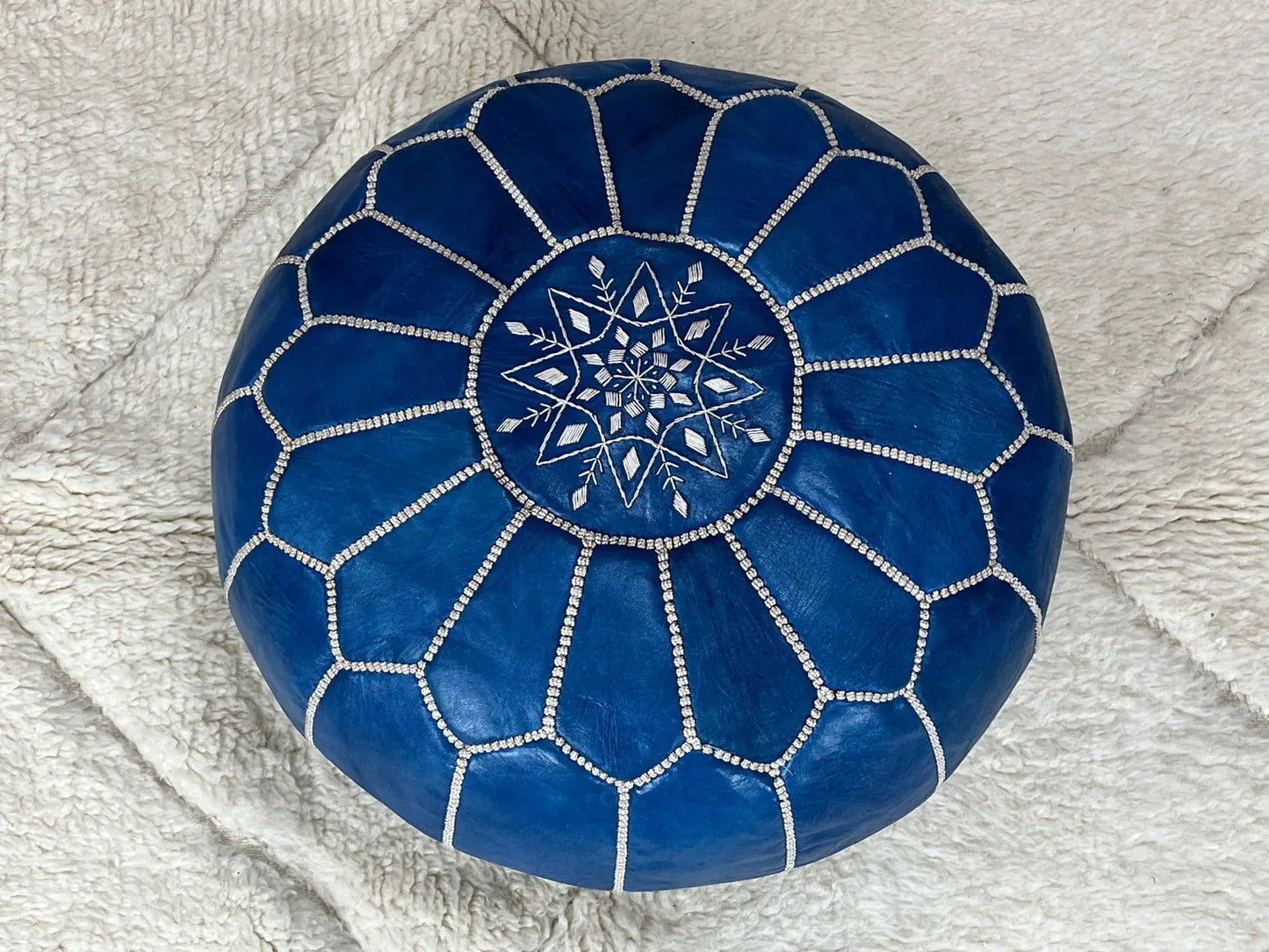 Pouf Marocain en Cuir Authentique – Fait Main avec Couture Blanche | Housse Non Remplie